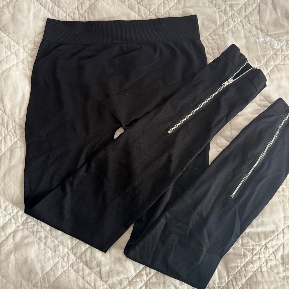 Eye candy black leggings with silver ankle zippers EUC size S